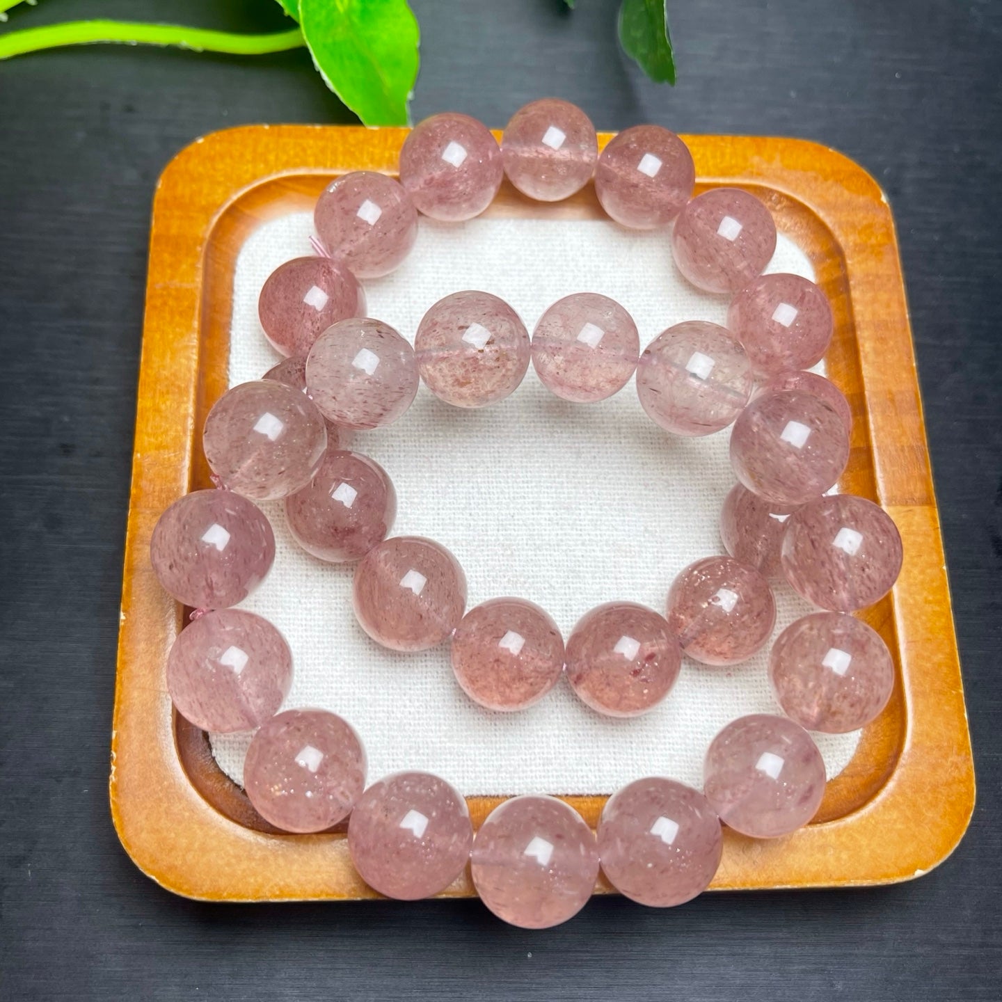 White water strawberry crystal large grain bracelet