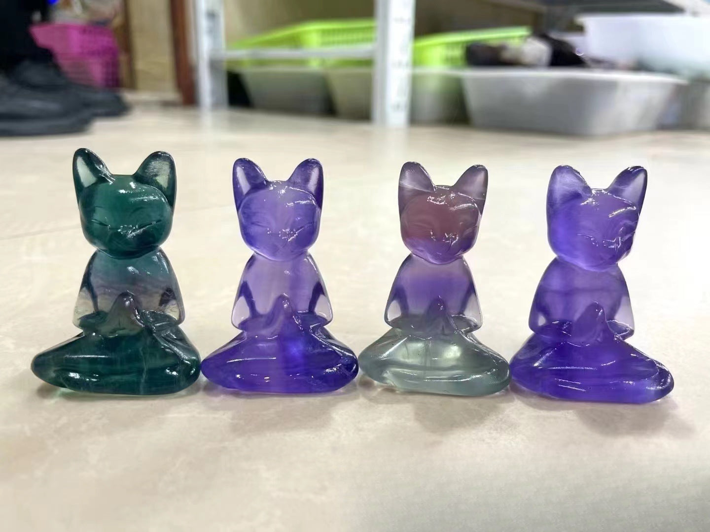 Natural crystal fluorite meditation cat carving meditation cat